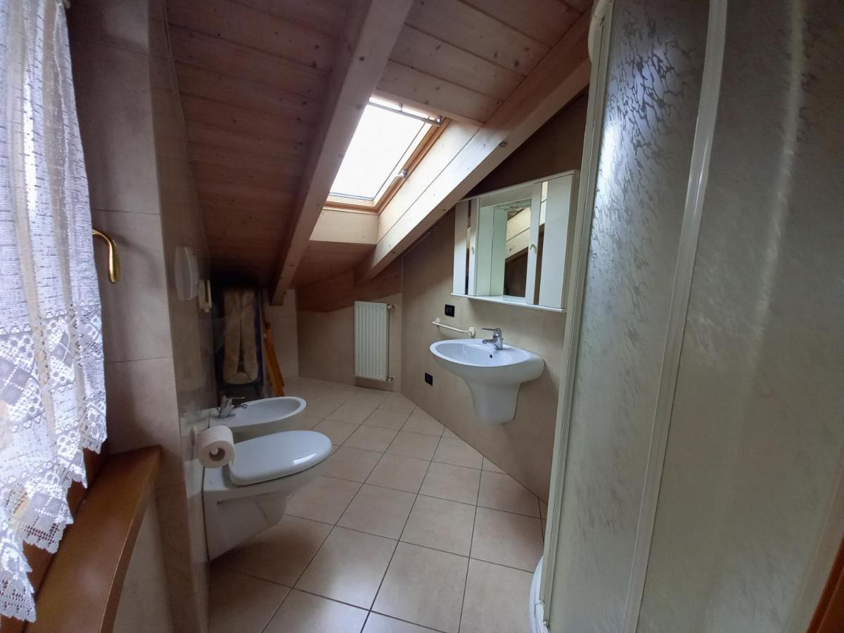 Monolocale Per Due Persone Apartment Commezzadura Luaran gambar