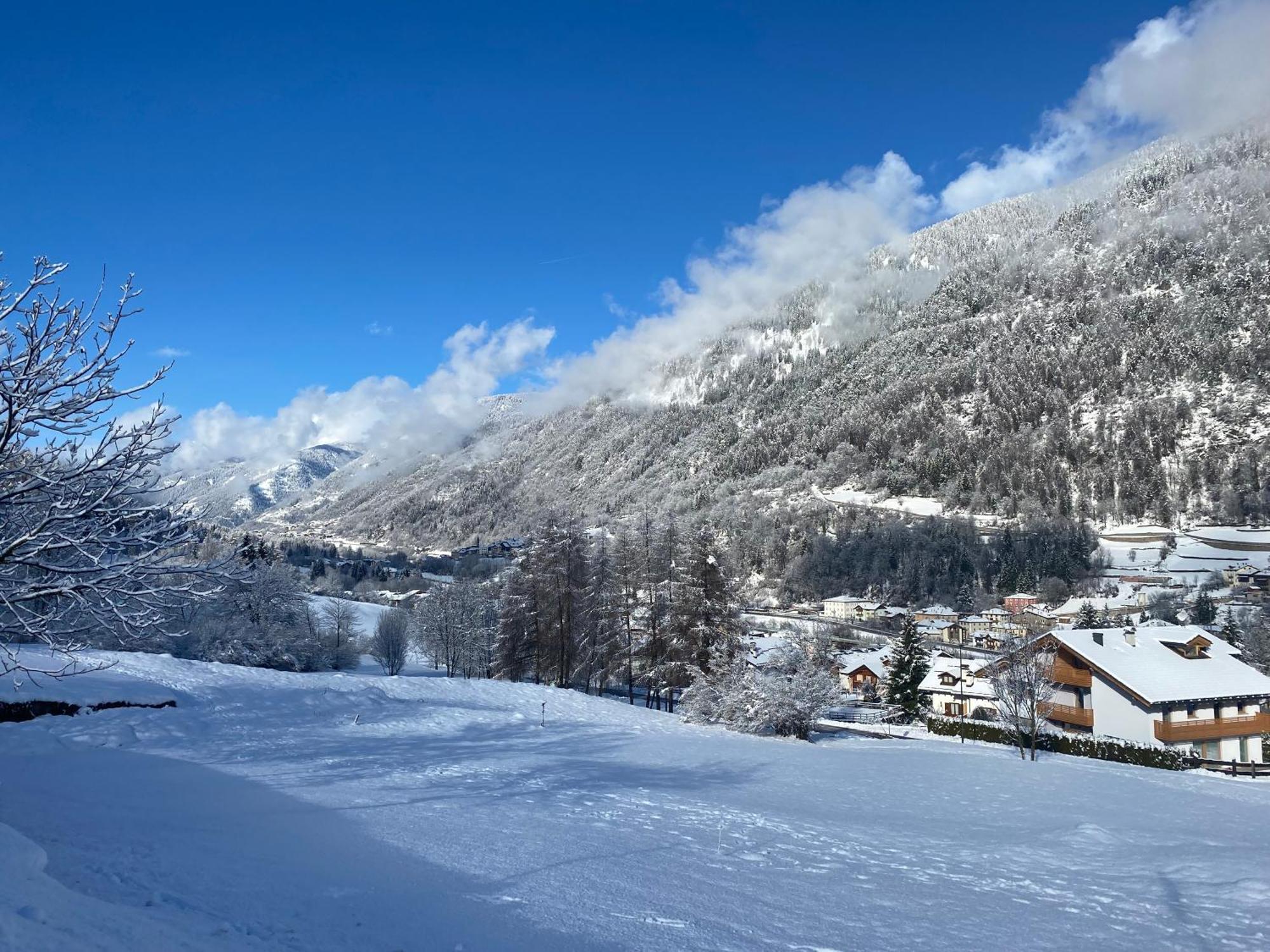 Monolocale Per Due Persone Apartment Commezzadura Luaran gambar