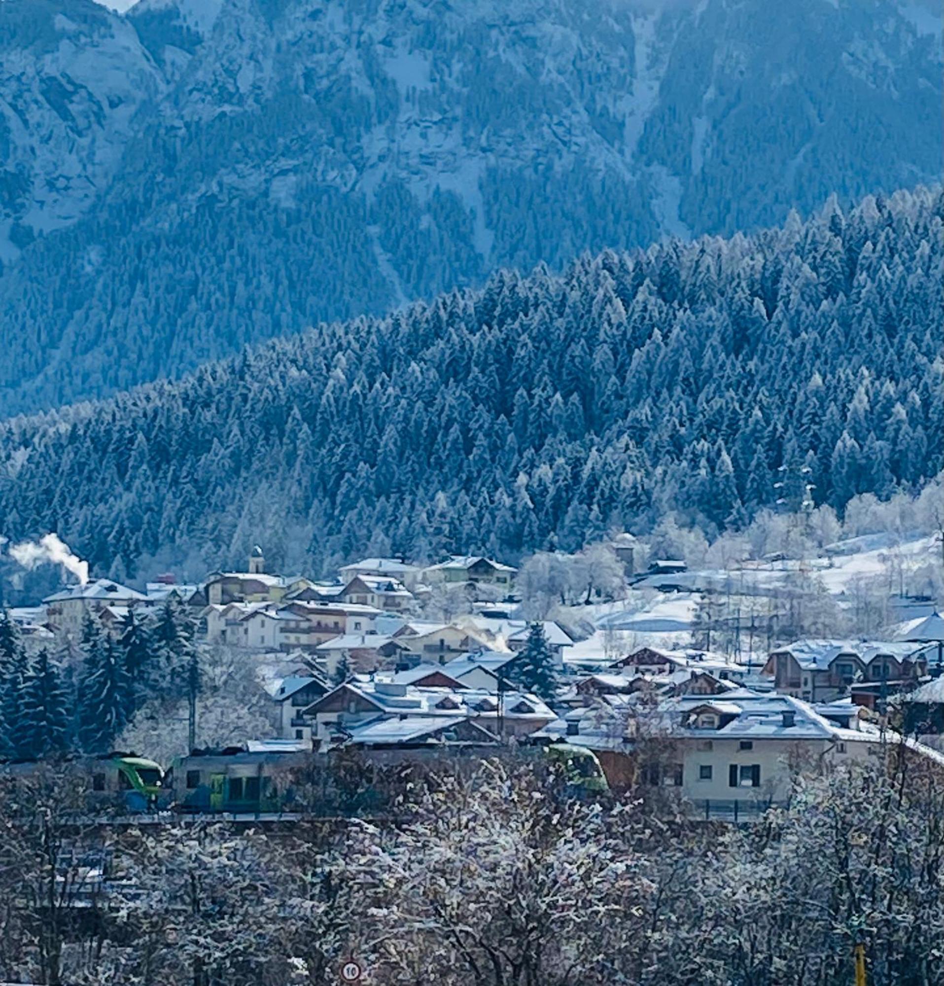 Monolocale Per Due Persone Apartment Commezzadura Luaran gambar